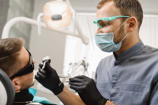 When An Emergency Dentist May Recommend An Immediate Tooth Extraction